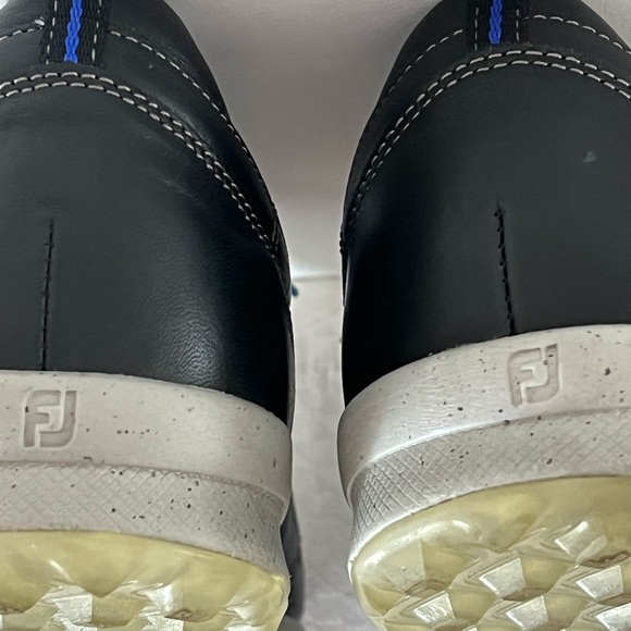 Mens size 11 FOOT JOY VERSALUXE all leather golf shoe. No longer made. - Picture 7 of 10